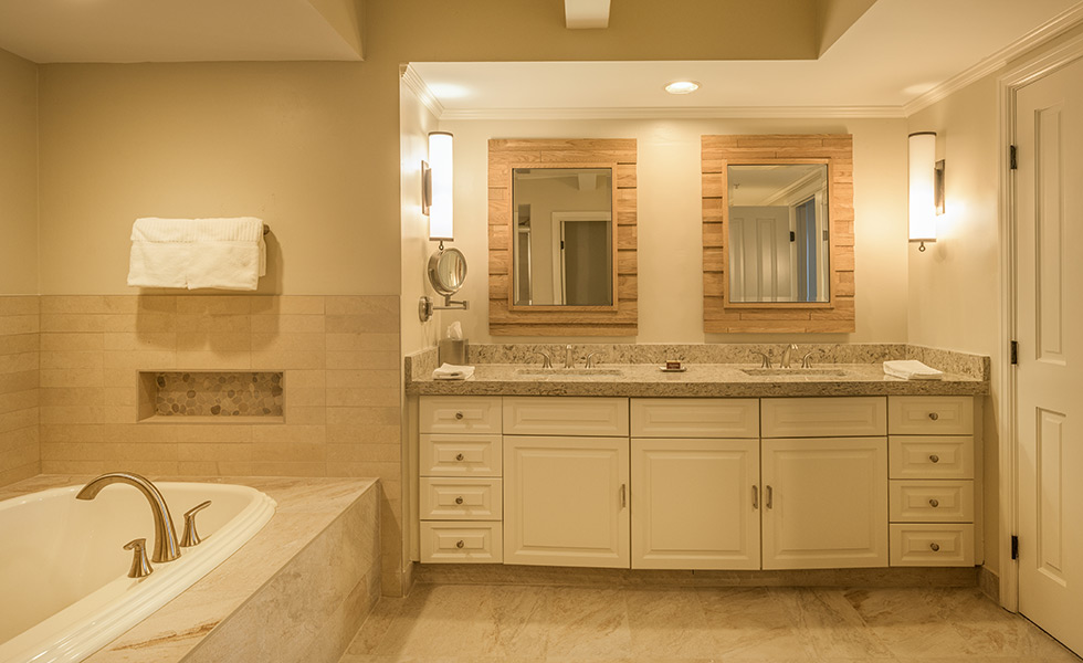Executive Suite Bathroom